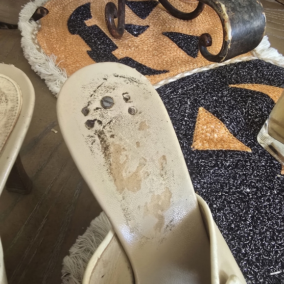 Chanel Vintage Elegant Cream Women's Heels - Picture 13 of 17